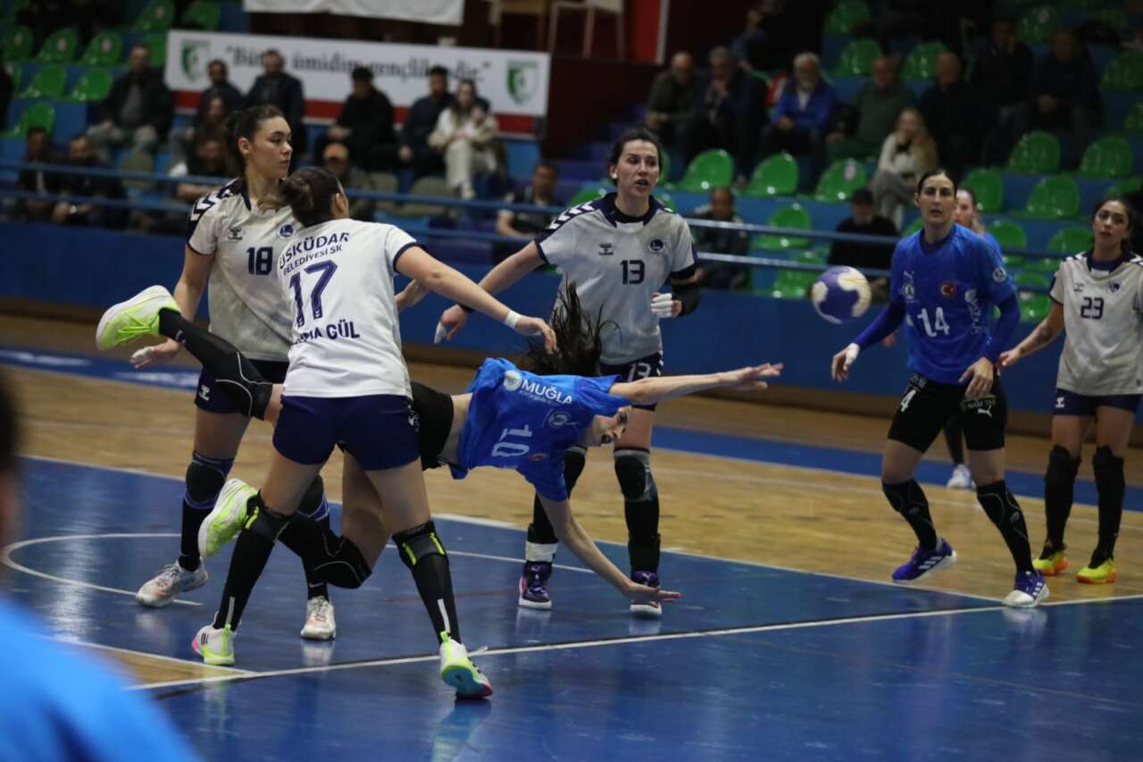 Denizin Kızları Nefes Kesen Maçta Üsküdar'ı Devirdi: Zirve İnadı Sürüyor 4